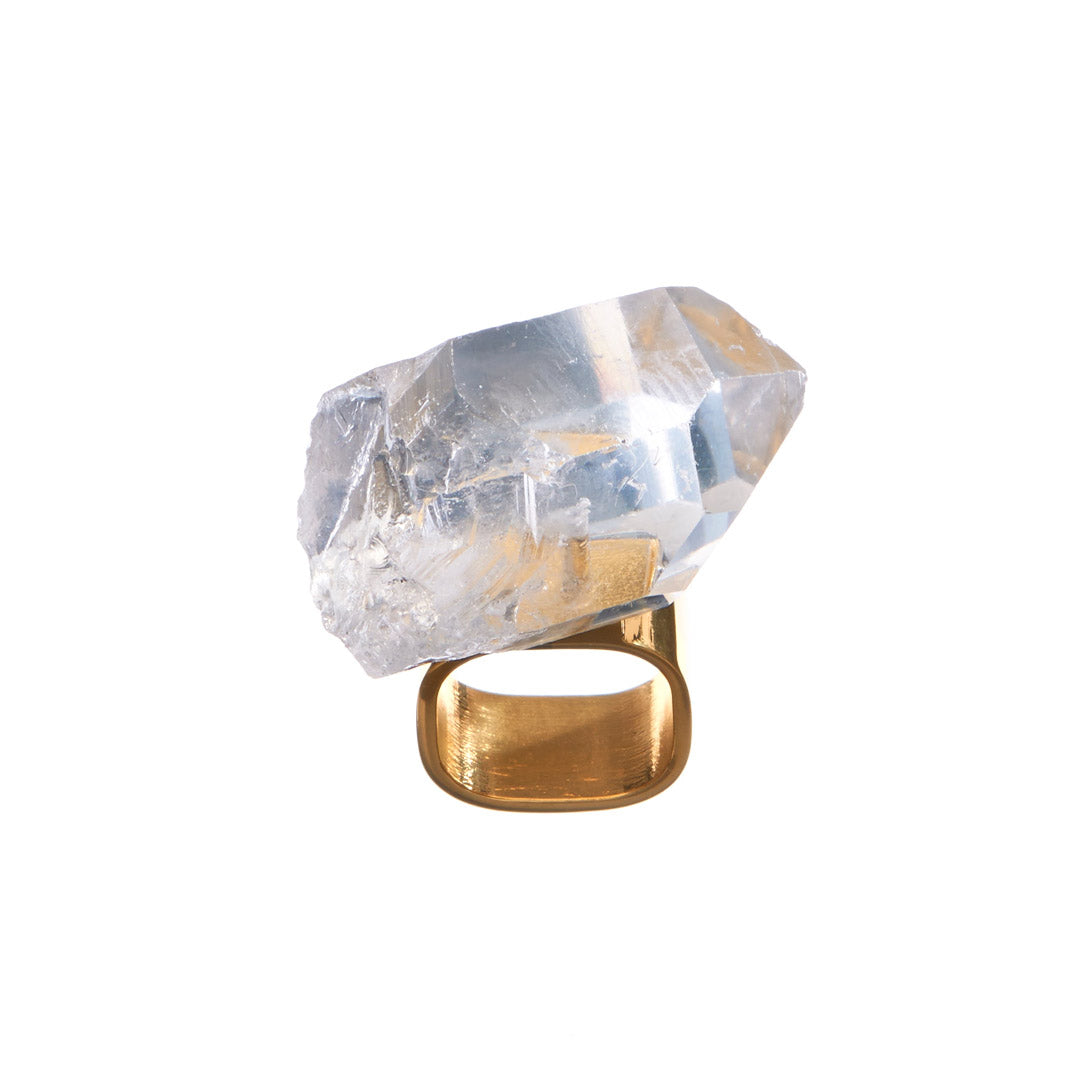Roxx Quartz Ring by Märta Larsson in gold vermeil with raw clear quartz crystal. Sculptural statement ring with luminous gemstone and polished gold band.