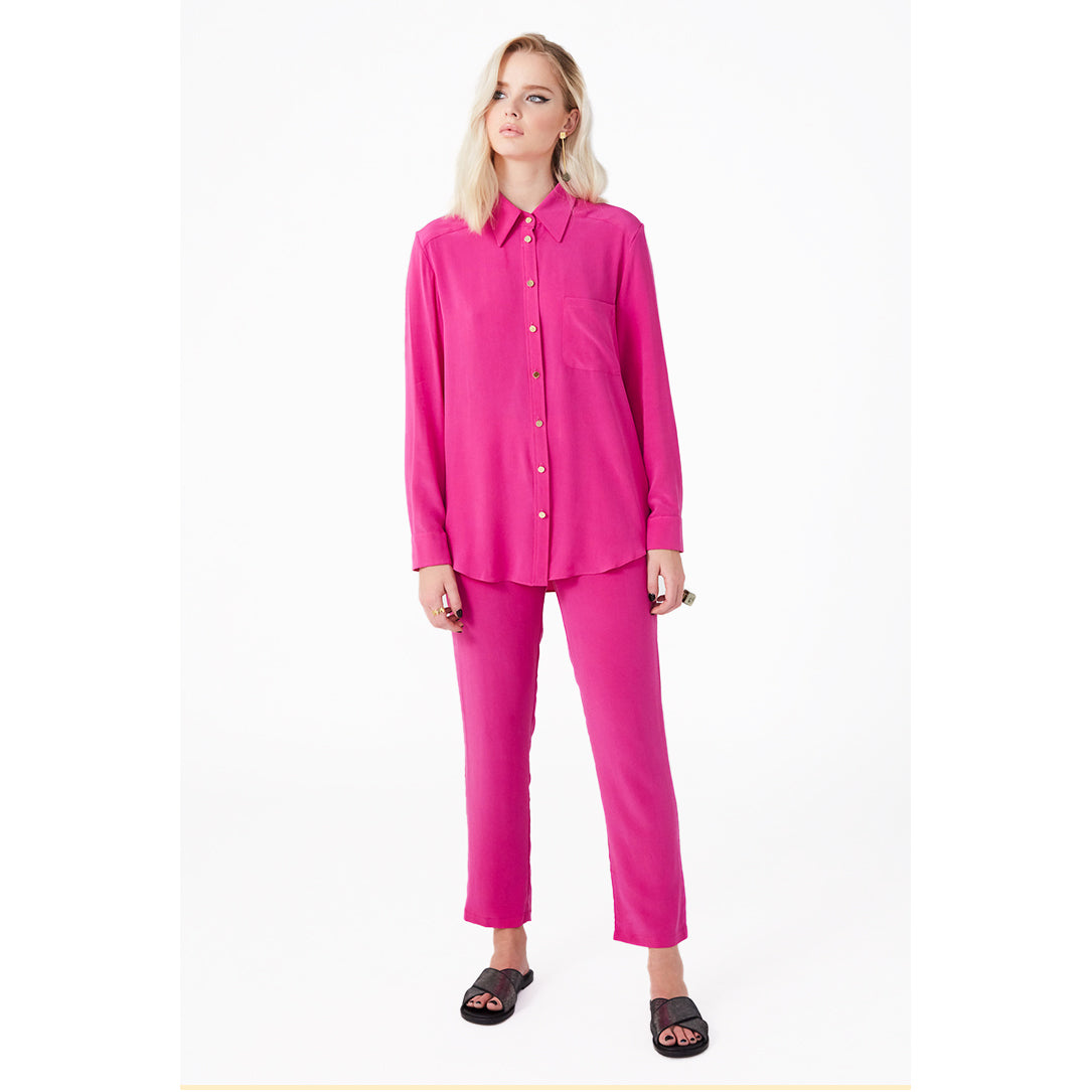 Front view of a model wearing the Boyfriend Silk Shirt by Märta Larsson, photographed against a white background. The relaxed-fit shirt in 100% silk features a boyish collar and pocket, offering a laid-back luxury look ideal for pairing with mens fashion jewelry or designer mens jewellery.