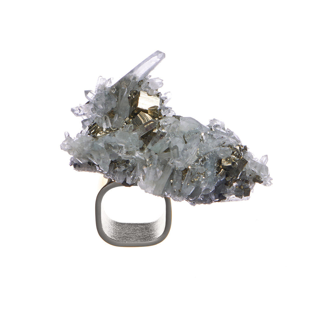Art Ring Special Edition Quartz by Märta Larsson in polished silver, a handcrafted jagged quartz crystal ring with translucent texture and sculptural elegance.