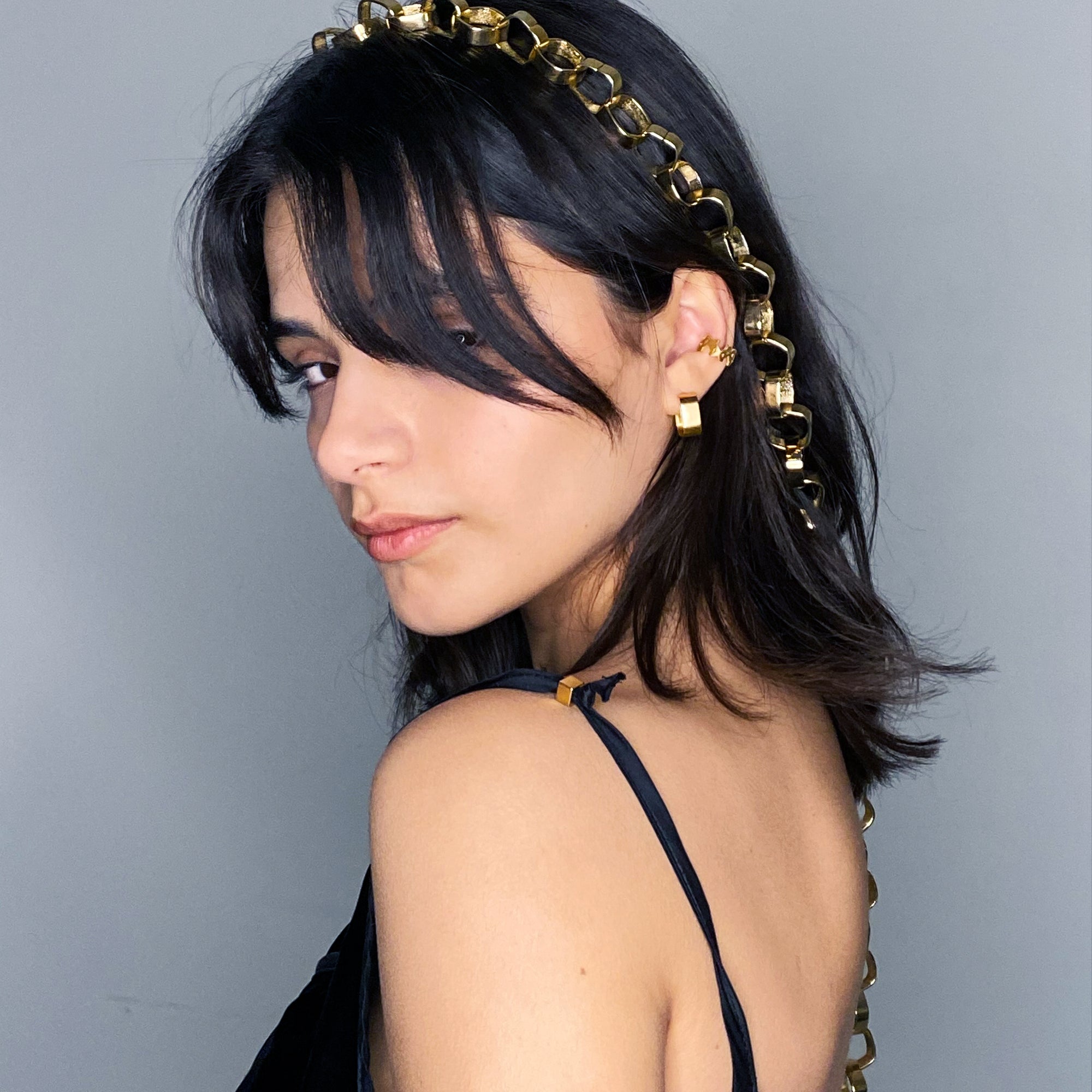 Model with gold chain headpiece styled from the Gold Chain Belt & Necklace by Märta Larsson, a bold avant-garde statement chain.